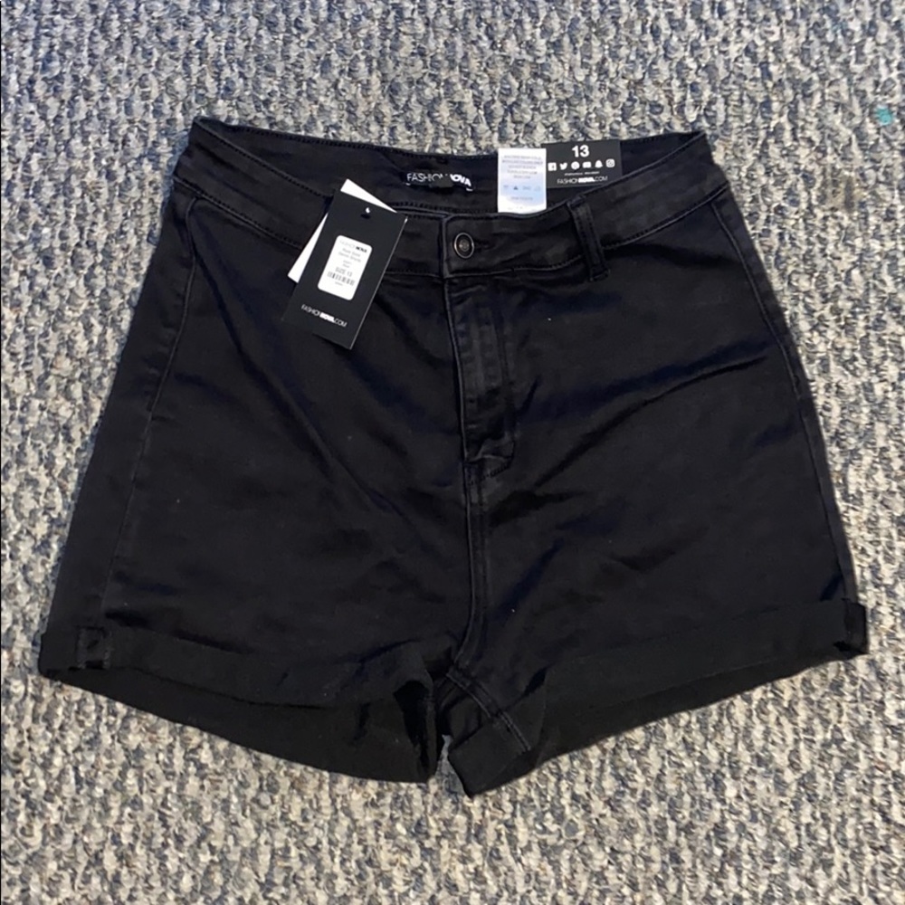 Cute black denim shorts.
